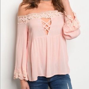 Pink off the shoulder top 💕